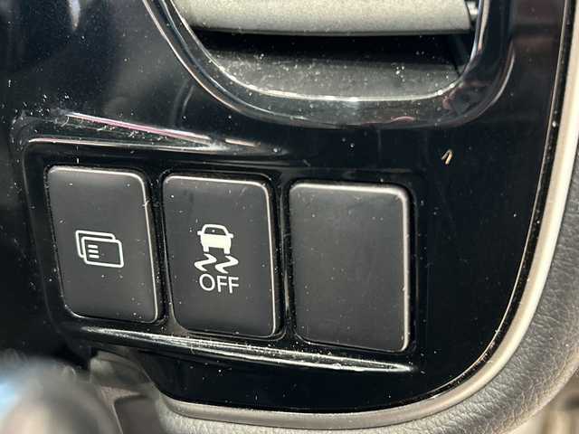 三菱 アウトランダー ＰＨＥＶ G セーフティパッケージ 埼玉県 2014(平26)年 19.4万km シルキーホワイト プリクラッシュブレーキアシスト/ナビ/　　CD/DVD/BT/フルセグ/バックカメラ/レーダークルーズコントロール/レーンキープアシスト/HIDヘッドライト/ハーフレザーシート/純正18インチアルミホイール/パドルシフト/ETC/スマートキー