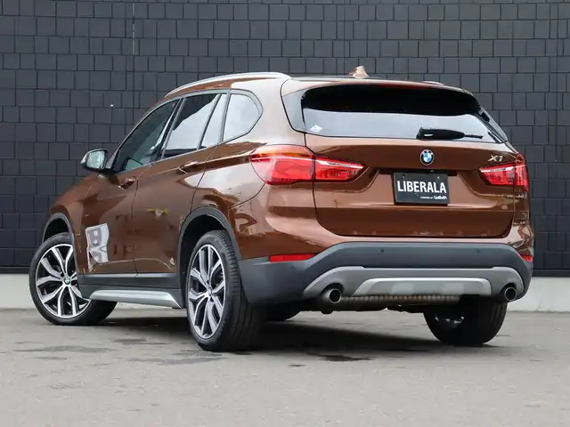 ＢＭＷ Ｘ１ xDrive 20i Xライン 宮城県 2015(平27)年 5.1万km 茶 サンルーフ　/インテリジェントセーフティ　/純正ナビ【BT/CD/DVD/AUX】/前席シートヒーター　/白レザーシート　/ミラー一体型ＥＴＣ　/ルーフレール　/アンビエントライト　/パワーテールゲート　/車線逸脱警告　/歩行者警告/バックカメラ　/純正19インチＡＷ/ダウンヒルアシストコントロール/ドライビングモードスイッチ/LEDヘッドライト/パーキングアシスト/前後コーナーセンサー/禁煙車