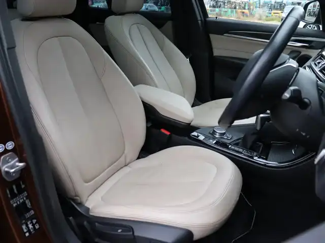 ＢＭＷ Ｘ１ xDrive 20i Xライン 宮城県 2015(平27)年 5.1万km 茶 サンルーフ　/インテリジェントセーフティ　/純正ナビ【BT/CD/DVD/AUX】/前席シートヒーター　/白レザーシート　/ミラー一体型ＥＴＣ　/ルーフレール　/アンビエントライト　/パワーテールゲート　/車線逸脱警告　/歩行者警告/バックカメラ　/純正19インチＡＷ/ダウンヒルアシストコントロール/ドライビングモードスイッチ/LEDヘッドライト/パーキングアシスト/前後コーナーセンサー/禁煙車