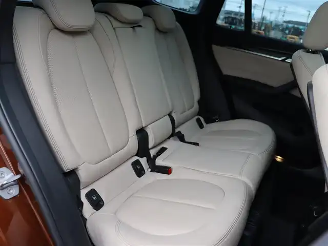 ＢＭＷ Ｘ１ xDrive 20i Xライン 宮城県 2015(平27)年 5.1万km 茶 サンルーフ　/インテリジェントセーフティ　/純正ナビ【BT/CD/DVD/AUX】/前席シートヒーター　/白レザーシート　/ミラー一体型ＥＴＣ　/ルーフレール　/アンビエントライト　/パワーテールゲート　/車線逸脱警告　/歩行者警告/バックカメラ　/純正19インチＡＷ/ダウンヒルアシストコントロール/ドライビングモードスイッチ/LEDヘッドライト/パーキングアシスト/前後コーナーセンサー/禁煙車