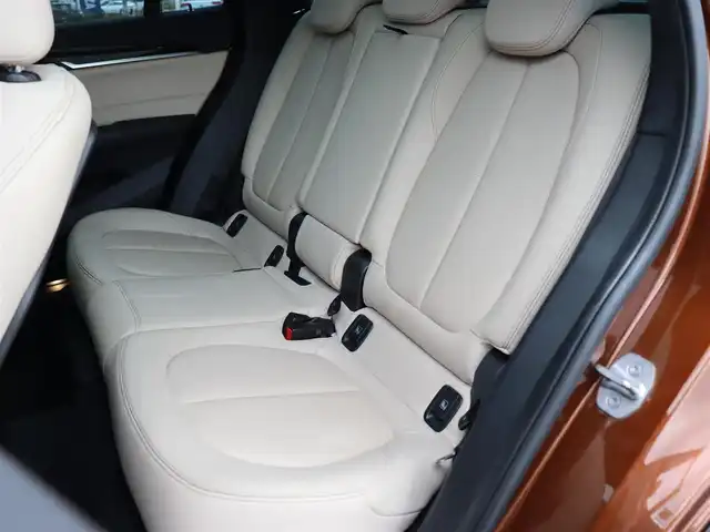 ＢＭＷ Ｘ１ xDrive 20i Xライン 宮城県 2015(平27)年 5.1万km 茶 サンルーフ　/インテリジェントセーフティ　/純正ナビ【BT/CD/DVD/AUX】/前席シートヒーター　/白レザーシート　/ミラー一体型ＥＴＣ　/ルーフレール　/アンビエントライト　/パワーテールゲート　/車線逸脱警告　/歩行者警告/バックカメラ　/純正19インチＡＷ/ダウンヒルアシストコントロール/ドライビングモードスイッチ/LEDヘッドライト/パーキングアシスト/前後コーナーセンサー/禁煙車