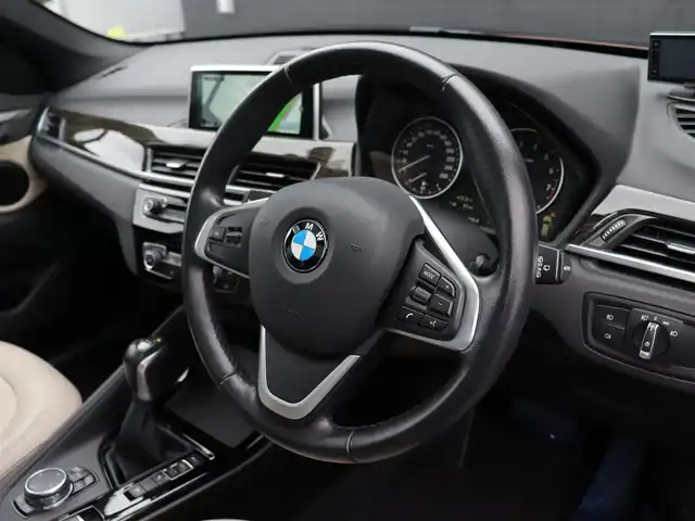 ＢＭＷ Ｘ１ xDrive 20i Xライン 宮城県 2015(平27)年 5.1万km 茶 サンルーフ　/インテリジェントセーフティ　/純正ナビ【BT/CD/DVD/AUX】/前席シートヒーター　/白レザーシート　/ミラー一体型ＥＴＣ　/ルーフレール　/アンビエントライト　/パワーテールゲート　/車線逸脱警告　/歩行者警告/バックカメラ　/純正19インチＡＷ/ダウンヒルアシストコントロール/ドライビングモードスイッチ/LEDヘッドライト/パーキングアシスト/前後コーナーセンサー/禁煙車