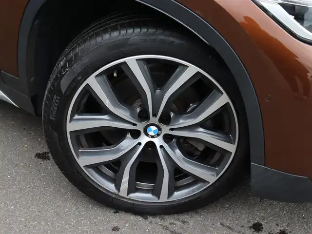 ＢＭＷ Ｘ１ xDrive 20i Xライン 宮城県 2015(平27)年 5.1万km 茶 サンルーフ　/インテリジェントセーフティ　/純正ナビ【BT/CD/DVD/AUX】/前席シートヒーター　/白レザーシート　/ミラー一体型ＥＴＣ　/ルーフレール　/アンビエントライト　/パワーテールゲート　/車線逸脱警告　/歩行者警告/バックカメラ　/純正19インチＡＷ/ダウンヒルアシストコントロール/ドライビングモードスイッチ/LEDヘッドライト/パーキングアシスト/前後コーナーセンサー/禁煙車