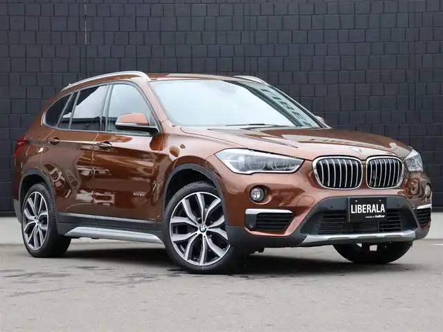 ＢＭＷ Ｘ１ xDrive 20i Xライン 宮城県 2015(平27)年 5.1万km 茶 サンルーフ　/インテリジェントセーフティ　/純正ナビ【BT/CD/DVD/AUX】/前席シートヒーター　/白レザーシート　/ミラー一体型ＥＴＣ　/ルーフレール　/アンビエントライト　/パワーテールゲート　/車線逸脱警告　/歩行者警告/バックカメラ　/純正19インチＡＷ/ダウンヒルアシストコントロール/ドライビングモードスイッチ/LEDヘッドライト/パーキングアシスト/前後コーナーセンサー/禁煙車