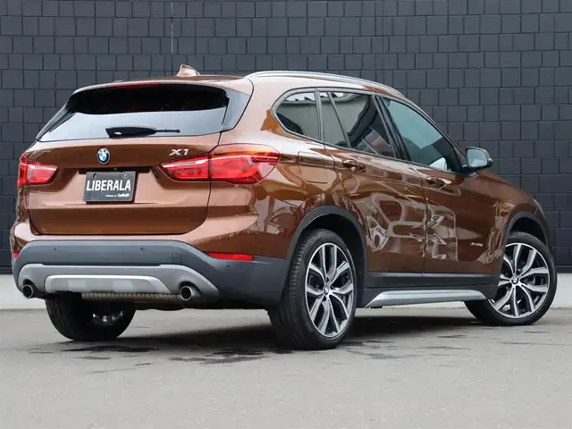 ＢＭＷ Ｘ１ xDrive 20i Xライン 宮城県 2015(平27)年 5.1万km 茶 サンルーフ　/インテリジェントセーフティ　/純正ナビ【BT/CD/DVD/AUX】/前席シートヒーター　/白レザーシート　/ミラー一体型ＥＴＣ　/ルーフレール　/アンビエントライト　/パワーテールゲート　/車線逸脱警告　/歩行者警告/バックカメラ　/純正19インチＡＷ/ダウンヒルアシストコントロール/ドライビングモードスイッチ/LEDヘッドライト/パーキングアシスト/前後コーナーセンサー/禁煙車