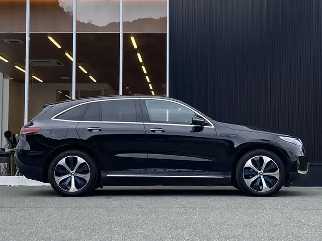 メルセデス・ベンツ ＥＱＣ４００ 4マチック 福岡県 2020(令2)年 4.8万km オブシディアンブラック ワンオーナ/レザーエクスクルーシブＰＫＧ/パノラミックスライディングルーフ/ブルメスターサウンド/禁煙車/３６０度カメラシステム/メモリー付きパワーシート/電動リアゲート/ヘッドアップディスプレイ/アクティブパーキングアシスト/メルセデス・ミー・コネクト/エアシート/シートヒーター