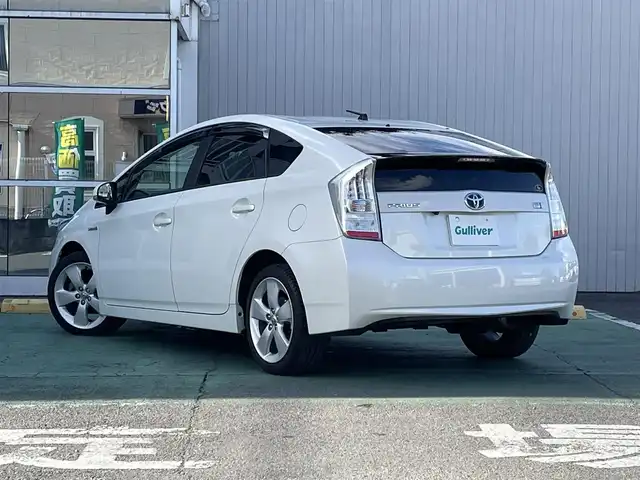 トヨタ プリウス S ツーリングセレクション 埼玉県 2011(平23)年 14.7万km ホワイトパールクリスタルシャイン 社外8インチHDDナビ（VIE-X088)/　（フルセグTV/CD・DVD/SD/HDD/ラジオ）/プッシュスタート/オートライト/純正フォグライト/ステアリングスイッチ/ETC/モードスイッチ（パワー/エコ/EV)/純正フロアマット/純正ドアバイザー/タイヤサイズ　　215/45/R17