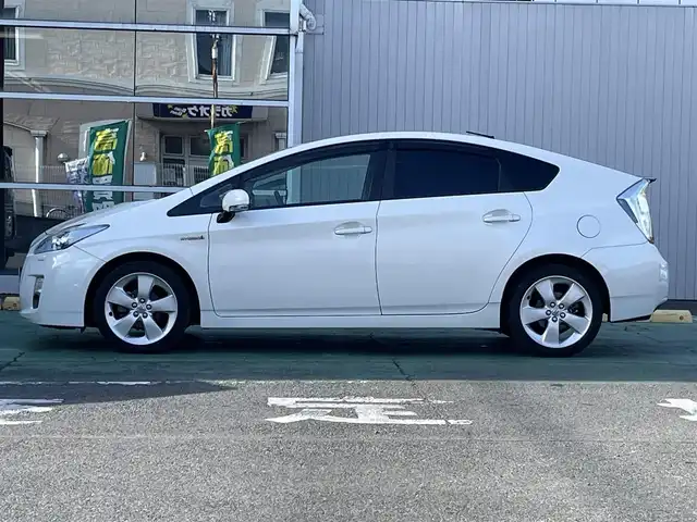 トヨタ プリウス S ツーリングセレクション 埼玉県 2011(平23)年 14.7万km ホワイトパールクリスタルシャイン 社外8インチHDDナビ（VIE-X088)/　（フルセグTV/CD・DVD/SD/HDD/ラジオ）/プッシュスタート/オートライト/純正フォグライト/ステアリングスイッチ/ETC/モードスイッチ（パワー/エコ/EV)/純正フロアマット/純正ドアバイザー/タイヤサイズ　　215/45/R17