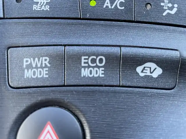 トヨタ プリウス S ツーリングセレクション 埼玉県 2011(平23)年 14.7万km ホワイトパールクリスタルシャイン 社外8インチHDDナビ（VIE-X088)/　（フルセグTV/CD・DVD/SD/HDD/ラジオ）/プッシュスタート/オートライト/純正フォグライト/ステアリングスイッチ/ETC/モードスイッチ（パワー/エコ/EV)/純正フロアマット/純正ドアバイザー/タイヤサイズ　　215/45/R17