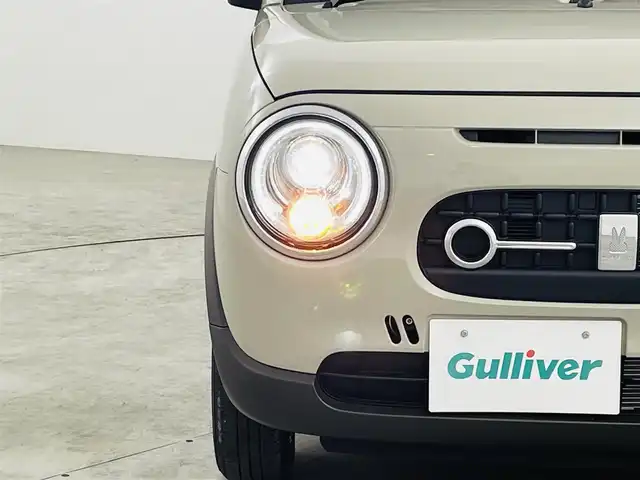 スズキ ラパン X 福島県 2024(令6)年 0.7万km フォーンベージュM 純正ディスプレイオーディオ/【USB/Bluetooth/AppleCarPlay/AndroidAuto】/・バックカメラ/衝突軽減ブレーキ/レーンキープアシスト/車線逸脱警報装置/コーナーセンサー/ハーフレザーシート/・運転席＋助手席シートヒーター/革巻きステアリング/・ステアリングスイッチ/LEDヘッドライト/・オートライト/電動格納ミラー/ABS/横滑り防止装置/盗難防止装置/社外フロアマット/プッシュスタート/・スマートキー/・スペアキー