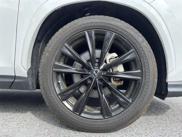 レクサス ＮＸ 350h Fスポーツ 滋賀県 2023(令5)年 1.5万km ホワイトノーヴァガラスフレーク ワンオーナー/純正14インチメーカーナビ/(AM/FM/BT/USB/フルセグTV)/パノラマビューモニター/デジタルインナーミラー/赤黒革シート/パワーバックドア/メモリーシート/パワーシート/シートヒーター/シートベンチレーション/ビルトインETC2.0/前後ドライブレコーダー/Lexus Safety System+/・レーダークルーズコントロール/・レーンディパーチャーアラート/・プリクラッシュセーフティ/・フロント/リヤクロストラフィックアラート/・ブラインドスポットモニター/・クリアランスソナー/・安心降車アシスト/・ロードサインアシスト/・空気圧モニター/革巻きステアリング/ステアリングヒーター/パドルシフト/ステアリングスイッチ/純正20インチアルミホイール/純正三眼LEDヘッドライト/アダプティブフロントライティングシステム/横滑り防止装置/オートライト/オートマチックハイビーム/電動サイドブレーキ/AUTO HOLD機能/電格ウインカーミラー/フロアマット/プッシュスタート