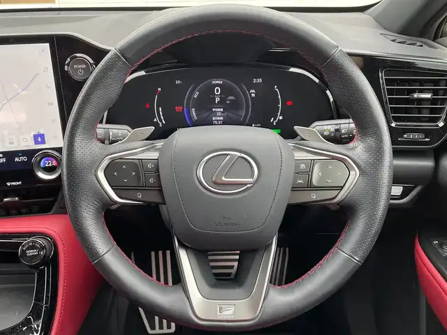レクサス ＮＸ 350h Fスポーツ 滋賀県 2023(令5)年 1.5万km ホワイトノーヴァガラスフレーク ワンオーナー/純正14インチメーカーナビ/(AM/FM/BT/USB/フルセグTV)/パノラマビューモニター/デジタルインナーミラー/赤黒革シート/パワーバックドア/メモリーシート/パワーシート/シートヒーター/シートベンチレーション/ビルトインETC2.0/前後ドライブレコーダー/Lexus Safety System+/・レーダークルーズコントロール/・レーンディパーチャーアラート/・プリクラッシュセーフティ/・フロント/リヤクロストラフィックアラート/・ブラインドスポットモニター/・クリアランスソナー/・安心降車アシスト/・ロードサインアシスト/・空気圧モニター/革巻きステアリング/ステアリングヒーター/パドルシフト/ステアリングスイッチ/純正20インチアルミホイール/純正三眼LEDヘッドライト/アダプティブフロントライティングシステム/横滑り防止装置/オートライト/オートマチックハイビーム/電動サイドブレーキ/AUTO HOLD機能/電格ウインカーミラー/フロアマット/プッシュスタート