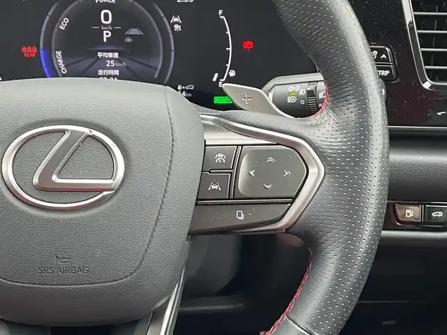 レクサス ＮＸ 350h Fスポーツ 滋賀県 2023(令5)年 1.5万km ホワイトノーヴァガラスフレーク ワンオーナー/純正14インチメーカーナビ/(AM/FM/BT/USB/フルセグTV)/パノラマビューモニター/デジタルインナーミラー/赤黒革シート/パワーバックドア/メモリーシート/パワーシート/シートヒーター/シートベンチレーション/ビルトインETC2.0/前後ドライブレコーダー/Lexus Safety System+/・レーダークルーズコントロール/・レーンディパーチャーアラート/・プリクラッシュセーフティ/・フロント/リヤクロストラフィックアラート/・ブラインドスポットモニター/・クリアランスソナー/・安心降車アシスト/・ロードサインアシスト/・空気圧モニター/革巻きステアリング/ステアリングヒーター/パドルシフト/ステアリングスイッチ/純正20インチアルミホイール/純正三眼LEDヘッドライト/アダプティブフロントライティングシステム/横滑り防止装置/オートライト/オートマチックハイビーム/電動サイドブレーキ/AUTO HOLD機能/電格ウインカーミラー/フロアマット/プッシュスタート