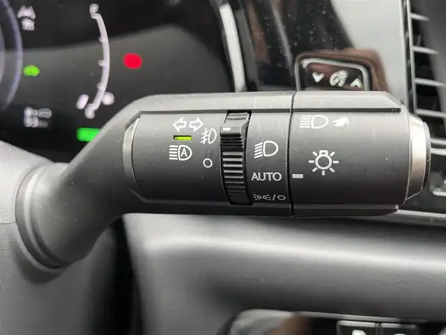 レクサス ＮＸ 350h Fスポーツ 滋賀県 2023(令5)年 1.5万km ホワイトノーヴァガラスフレーク ワンオーナー/純正14インチメーカーナビ/(AM/FM/BT/USB/フルセグTV)/パノラマビューモニター/デジタルインナーミラー/赤黒革シート/パワーバックドア/メモリーシート/パワーシート/シートヒーター/シートベンチレーション/ビルトインETC2.0/前後ドライブレコーダー/Lexus Safety System+/・レーダークルーズコントロール/・レーンディパーチャーアラート/・プリクラッシュセーフティ/・フロント/リヤクロストラフィックアラート/・ブラインドスポットモニター/・クリアランスソナー/・安心降車アシスト/・ロードサインアシスト/・空気圧モニター/革巻きステアリング/ステアリングヒーター/パドルシフト/ステアリングスイッチ/純正20インチアルミホイール/純正三眼LEDヘッドライト/アダプティブフロントライティングシステム/横滑り防止装置/オートライト/オートマチックハイビーム/電動サイドブレーキ/AUTO HOLD機能/電格ウインカーミラー/フロアマット/プッシュスタート
