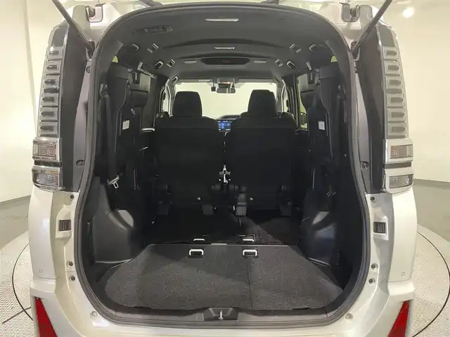 トヨタ ヴォクシー ハイブリッド ZS 煌Ⅱ 愛知県 2019(令1)年 3.9万km ホワイトパールクリスタルシャイン 純正10インチナビ/（フルセグTV／CD／DVD／Bluetooth／FM／AM）/リア天井スピーカー/純正ビルトインETC/両側電動スライドドア/シートヒーター/トヨタセーフティセンス/衝突軽減ブレーキ/クルーズコントロール/バックカメラ/コーナーセンサー/オートハイビーム/純正ドライブレコーダー/USB充電