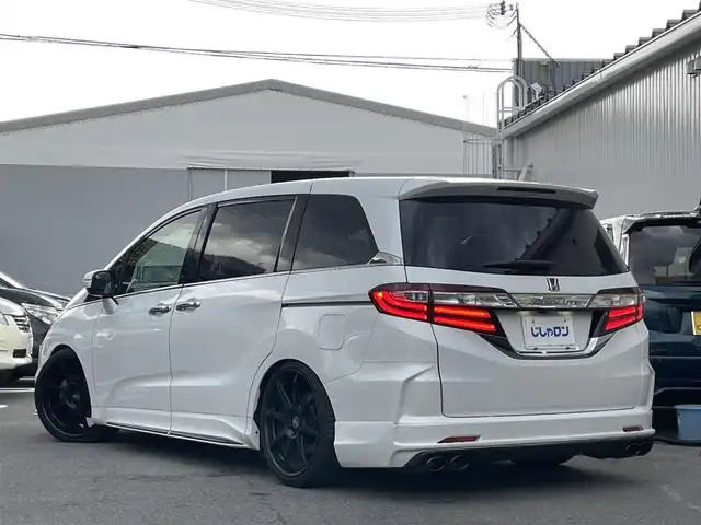 ホンダ オデッセイ アブソルート EX 大阪府 2013(平25)年 11.6万km ホワイトオーキッドパール (株)IDOMが運営する【じしゃロン東大阪店】の自社ローン専用車両になりますこちらは現金またはオートローンご利用時の価格です。自社ローンご希望の方は別途その旨お申付け下さい/全方位カメラ/純正インターナビ/フルセグテレビ/BLITZダウンサス/社外マフラー/社外20インチアルミ/BLITZ GPSレーダー/パドルシフト/前方ドライブレコーダー/両側パワースライドドア/本革巻きステアリング/二列目オットマン/ビルトインETC/クルーズコントロール/後方コーナーセンサー/運転席パワーシート/AFS/衝突被害軽減システム/横滑り防止装置/盗難防止装置/純正AW付きスタッドレスタイヤ積込/スマートキー＆プッシュスタート/取説＆保証書/スペアスマートキー