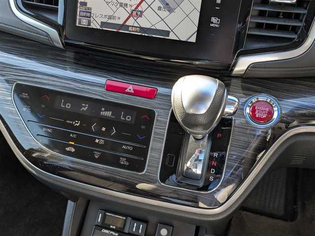 ホンダ オデッセイ アブソルート EX 大阪府 2013(平25)年 11.6万km ホワイトオーキッドパール (株)IDOMが運営する【じしゃロン東大阪店】の自社ローン専用車両になりますこちらは現金またはオートローンご利用時の価格です。自社ローンご希望の方は別途その旨お申付け下さい/全方位カメラ/純正インターナビ/フルセグテレビ/BLITZダウンサス/社外マフラー/社外20インチアルミ/BLITZ GPSレーダー/パドルシフト/前方ドライブレコーダー/両側パワースライドドア/本革巻きステアリング/二列目オットマン/ビルトインETC/クルーズコントロール/後方コーナーセンサー/運転席パワーシート/AFS/衝突被害軽減システム/横滑り防止装置/盗難防止装置/純正AW付きスタッドレスタイヤ積込/スマートキー＆プッシュスタート/取説＆保証書/スペアスマートキー