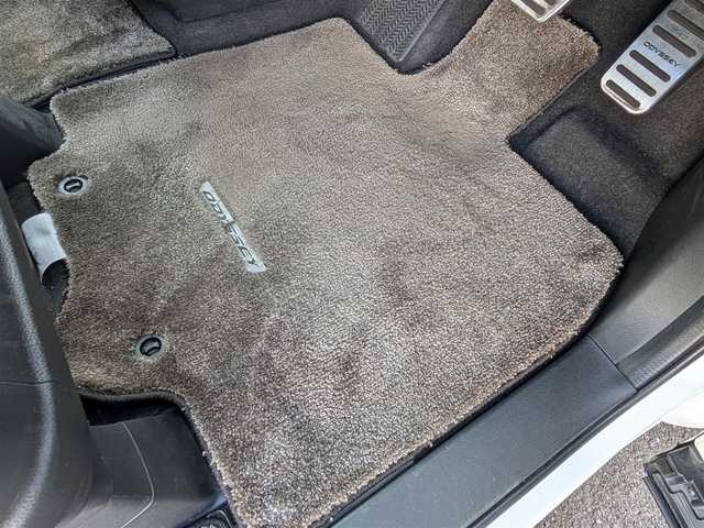 ホンダ オデッセイ アブソルート EX 大阪府 2013(平25)年 11.6万km ホワイトオーキッドパール (株)IDOMが運営する【じしゃロン東大阪店】の自社ローン専用車両になりますこちらは現金またはオートローンご利用時の価格です。自社ローンご希望の方は別途その旨お申付け下さい/全方位カメラ/純正インターナビ/フルセグテレビ/BLITZダウンサス/社外マフラー/社外20インチアルミ/BLITZ GPSレーダー/パドルシフト/前方ドライブレコーダー/両側パワースライドドア/本革巻きステアリング/二列目オットマン/ビルトインETC/クルーズコントロール/後方コーナーセンサー/運転席パワーシート/AFS/衝突被害軽減システム/横滑り防止装置/盗難防止装置/純正AW付きスタッドレスタイヤ積込/スマートキー＆プッシュスタート/取説＆保証書/スペアスマートキー