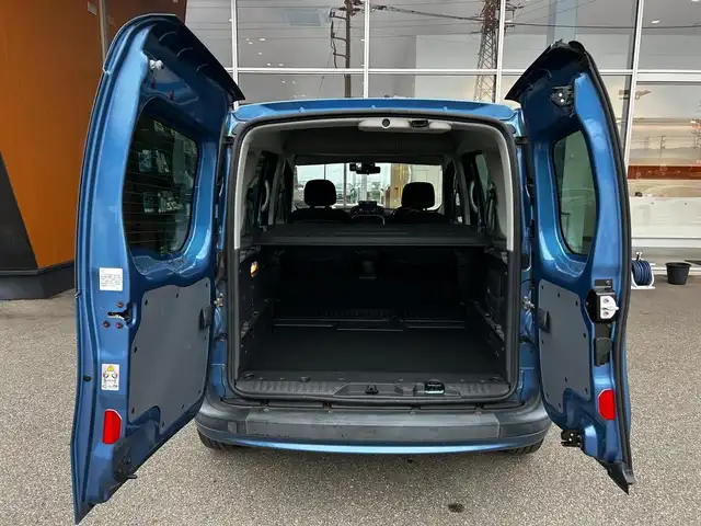 ルノー カングー ゼン 富山県 2020(令2)年 4.9万km 青 社外SSDナビ/フルセグTV/AM/FMラジオ/Bluetooth接続/バックカメラ/ETC/前ドラレコ/オートエアコン/フォグランプ/両側スライドドア/後部座席簡易テーブル/ABS/横滑り防止