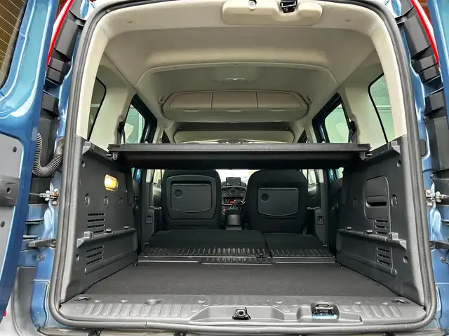 ルノー カングー ゼン 富山県 2020(令2)年 4.9万km 青 社外SSDナビ/フルセグTV/AM/FMラジオ/Bluetooth接続/バックカメラ/ETC/前ドラレコ/オートエアコン/フォグランプ/両側スライドドア/後部座席簡易テーブル/ABS/横滑り防止