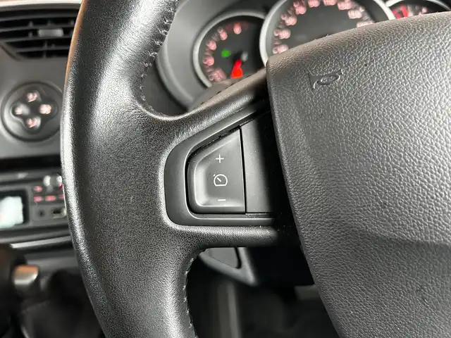 ルノー カングー ゼン 富山県 2020(令2)年 4.9万km 青 社外SSDナビ/フルセグTV/AM/FMラジオ/Bluetooth接続/バックカメラ/ETC/前ドラレコ/オートエアコン/フォグランプ/両側スライドドア/後部座席簡易テーブル/ABS/横滑り防止