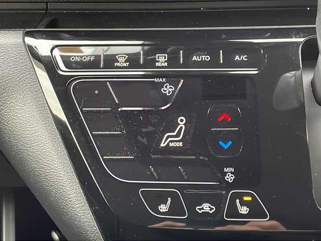 三菱 ｅＫクロス T 長野県 2022(令4)年 0.8万km シルキーホワイト 禁煙車/社外9インチナビ/【MDV-M908HDL】/(CD/DVD/フルセグTV/BluetoothAudio)/e-Assist/・衝突被害軽減ブレーキ/・車線逸脱警報システム/・オートマチックハイビーム/・前方衝突予測警報/・ふらつき警報/・先行車発進告知機能/・標識認識システム/バックカメラ/前後ドライブレコーダー機能付デジタルインナーミラー/前席シートヒーター/ベンチシート/革巻きステアリング/ステアリングスイッチ/LEDヘッドライト/フォグランプ/オートライト/スマートキー/Pスタート/電動格納ミラー/純正15インチAW