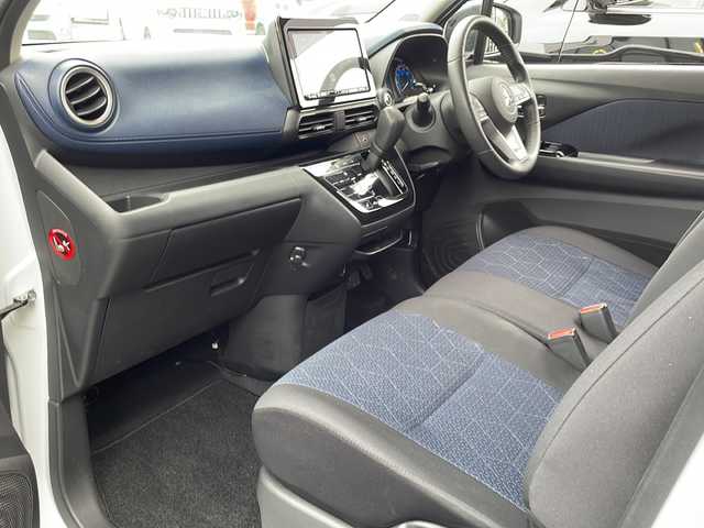 三菱 ｅＫクロス T 長野県 2022(令4)年 0.8万km シルキーホワイト 禁煙車/社外9インチナビ/【MDV-M908HDL】/(CD/DVD/フルセグTV/BluetoothAudio)/e-Assist/・衝突被害軽減ブレーキ/・車線逸脱警報システム/・オートマチックハイビーム/・前方衝突予測警報/・ふらつき警報/・先行車発進告知機能/・標識認識システム/バックカメラ/前後ドライブレコーダー機能付デジタルインナーミラー/前席シートヒーター/ベンチシート/革巻きステアリング/ステアリングスイッチ/LEDヘッドライト/フォグランプ/オートライト/スマートキー/Pスタート/電動格納ミラー/純正15インチAW