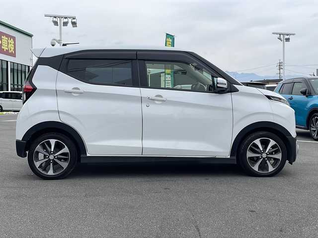 三菱 ｅＫクロス T 長野県 2022(令4)年 0.8万km シルキーホワイト 禁煙車/社外9インチナビ/【MDV-M908HDL】/(CD/DVD/フルセグTV/BluetoothAudio)/e-Assist/・衝突被害軽減ブレーキ/・車線逸脱警報システム/・オートマチックハイビーム/・前方衝突予測警報/・ふらつき警報/・先行車発進告知機能/・標識認識システム/バックカメラ/前後ドライブレコーダー機能付デジタルインナーミラー/前席シートヒーター/ベンチシート/革巻きステアリング/ステアリングスイッチ/LEDヘッドライト/フォグランプ/オートライト/スマートキー/Pスタート/電動格納ミラー/純正15インチAW