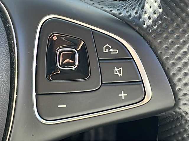 メルセデス・ベンツ Ｅ２００ 4マチック アバンギャルド 福島県 2018(平30)年 7.3万km ポーラホワイト 純ナビ　全方位Ｃ　ＢＳＭ　ＢＴ　フルセグ　電子Ｐ　前席シートヒーター　前席Ｐシート　電動トランクゲート　追従クルコン　ブルメスタースピーカー　純正パフュームアトマイザー　ＥＴＣ　黒革シート　スペアキー