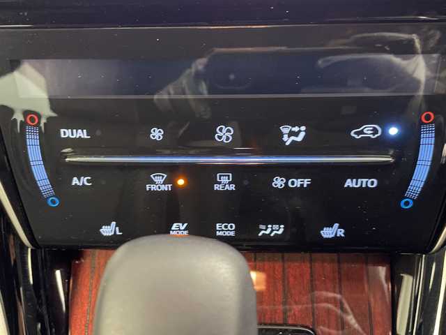 トヨタ ハリアー ハイブリッド プレミアム 道央・札幌 2014(平26)年 1.4万km ダークブラウンM ・4WD / エアロ（フロント/サイド/リア）/・純正9インチSDナビ/・CD/DVD/SD/Bluetooth接続/・バックカメラ/・トヨタセーフティセンス/・プリクラッシュセーフティ/・レーダークルーズコントロール/・・レザーシート/シートヒーター/・パワーシート/シートポジションメモリー/・レーンキープアシスト/・LEDオートライト/オートマチックハイビーム/・パワーバックドア/AC100V電源/・前方ドライブレコーダー/・ビルトインETC/MTモード付AT/・純正フロアマット/ドアバイザー/オートリトラミラー