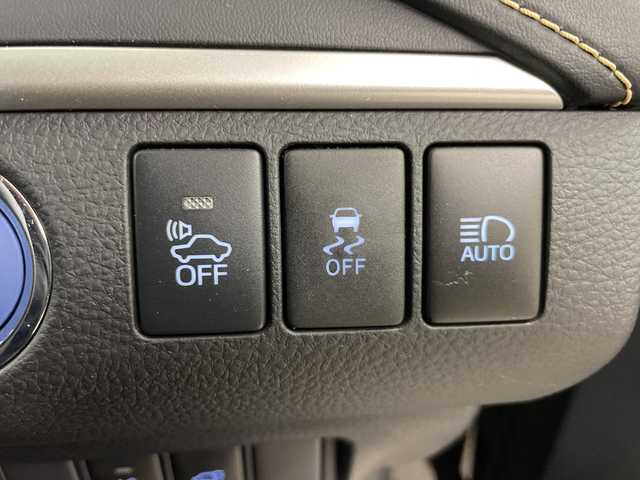 トヨタ ハリアー ハイブリッド プレミアム 道央・札幌 2014(平26)年 1.4万km ダークブラウンM ・4WD / エアロ（フロント/サイド/リア）/・純正9インチSDナビ/・CD/DVD/SD/Bluetooth接続/・バックカメラ/・トヨタセーフティセンス/・プリクラッシュセーフティ/・レーダークルーズコントロール/・・レザーシート/シートヒーター/・パワーシート/シートポジションメモリー/・レーンキープアシスト/・LEDオートライト/オートマチックハイビーム/・パワーバックドア/AC100V電源/・前方ドライブレコーダー/・ビルトインETC/MTモード付AT/・純正フロアマット/ドアバイザー/オートリトラミラー