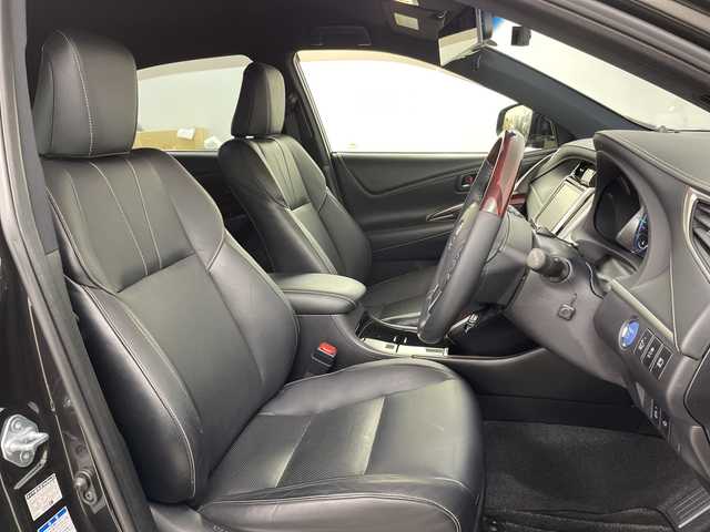 トヨタ ハリアー ハイブリッド プレミアム 道央・札幌 2014(平26)年 1.4万km ダークブラウンM ・4WD / エアロ（フロント/サイド/リア）/・純正9インチSDナビ/・CD/DVD/SD/Bluetooth接続/・バックカメラ/・トヨタセーフティセンス/・プリクラッシュセーフティ/・レーダークルーズコントロール/・・レザーシート/シートヒーター/・パワーシート/シートポジションメモリー/・レーンキープアシスト/・LEDオートライト/オートマチックハイビーム/・パワーバックドア/AC100V電源/・前方ドライブレコーダー/・ビルトインETC/MTモード付AT/・純正フロアマット/ドアバイザー/オートリトラミラー