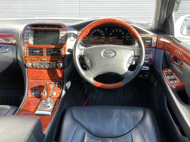 トヨタ セルシオ C インテリアセレクション 佐賀県 2004(平16)年 6.3万km ホワイトパールクリスタルシャイン サンルーフ/純正ナビ/バックカメラ/ETC/社外19インチAW/黒レザーシート/エアロ/全席パワーシート（D席メモリー付き）/シートヒーター/エアシート/エアサスASC680/HIDヘッドライト/オートライト/クルーズコントロール/イージークローズドア/純正フロアマット/純正ドアバイザー/社外ウーファー/ドライブレコーダー/取説