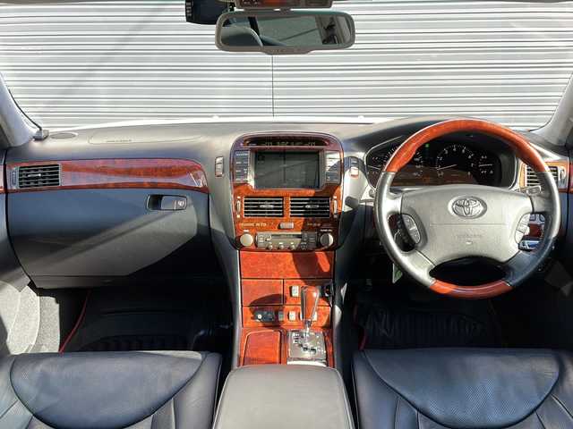 トヨタ セルシオ C インテリアセレクション 佐賀県 2004(平16)年 6.3万km ホワイトパールクリスタルシャイン サンルーフ/純正ナビ/バックカメラ/ETC/社外19インチAW/黒レザーシート/エアロ/全席パワーシート（D席メモリー付き）/シートヒーター/エアシート/エアサスASC680/HIDヘッドライト/オートライト/クルーズコントロール/イージークローズドア/純正フロアマット/純正ドアバイザー/社外ウーファー/ドライブレコーダー/取説