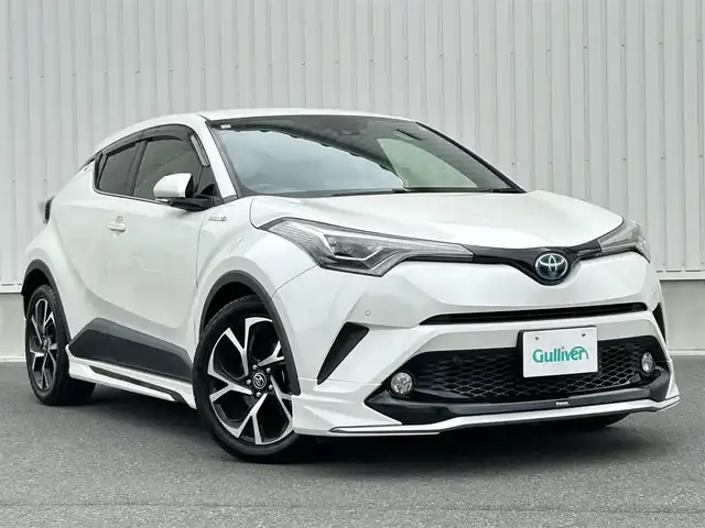 トヨタ Ｃ－ＨＲ G 群馬県 2017(平29)年 6.6万km ホワイトパールクリスタルシャイン レザーシート/前席シートヒーター/純正ＳＤナビ＆＆フルセグＴＶ/（ＤＶＤ＆ＣＤ＆ＭＳＶ＆ＵＳＢ＆ＨＤＭＩ＆ＢＴ）/バックカメラ/ビルトインＥＴＣ/プリクラッシュセーフティ/レーンディパーチャーアラート/クリアランスソナー/レーダークルーズコントロール/革巻きステアリング/ステアリングリモコン/電子パーキングブレーキ/オートホールド/モデリスタエアロ/純正１８ｉｎアルミホイール/オートハイビーム/オートライト/ＬＥＤライト/フォグランプ/電動格納ミラー/スマートキー/プッシュスタート/Ｗ＆サイド＆カーテンエアバッグ/横滑り防止機能/ＡＢＳ/ドアバイザー/フロアマット/新車保証書/取扱説明書/スマートスペアキー有