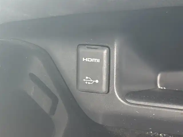 トヨタ Ｃ－ＨＲ G 群馬県 2017(平29)年 6.6万km ホワイトパールクリスタルシャイン レザーシート/前席シートヒーター/純正ＳＤナビ＆＆フルセグＴＶ/（ＤＶＤ＆ＣＤ＆ＭＳＶ＆ＵＳＢ＆ＨＤＭＩ＆ＢＴ）/バックカメラ/ビルトインＥＴＣ/プリクラッシュセーフティ/レーンディパーチャーアラート/クリアランスソナー/レーダークルーズコントロール/革巻きステアリング/ステアリングリモコン/電子パーキングブレーキ/オートホールド/モデリスタエアロ/純正１８ｉｎアルミホイール/オートハイビーム/オートライト/ＬＥＤライト/フォグランプ/電動格納ミラー/スマートキー/プッシュスタート/Ｗ＆サイド＆カーテンエアバッグ/横滑り防止機能/ＡＢＳ/ドアバイザー/フロアマット/新車保証書/取扱説明書/スマートスペアキー有