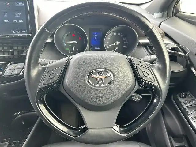 トヨタ Ｃ－ＨＲ G 群馬県 2017(平29)年 6.6万km ホワイトパールクリスタルシャイン レザーシート/前席シートヒーター/純正ＳＤナビ＆＆フルセグＴＶ/（ＤＶＤ＆ＣＤ＆ＭＳＶ＆ＵＳＢ＆ＨＤＭＩ＆ＢＴ）/バックカメラ/ビルトインＥＴＣ/プリクラッシュセーフティ/レーンディパーチャーアラート/クリアランスソナー/レーダークルーズコントロール/革巻きステアリング/ステアリングリモコン/電子パーキングブレーキ/オートホールド/モデリスタエアロ/純正１８ｉｎアルミホイール/オートハイビーム/オートライト/ＬＥＤライト/フォグランプ/電動格納ミラー/スマートキー/プッシュスタート/Ｗ＆サイド＆カーテンエアバッグ/横滑り防止機能/ＡＢＳ/ドアバイザー/フロアマット/新車保証書/取扱説明書/スマートスペアキー有