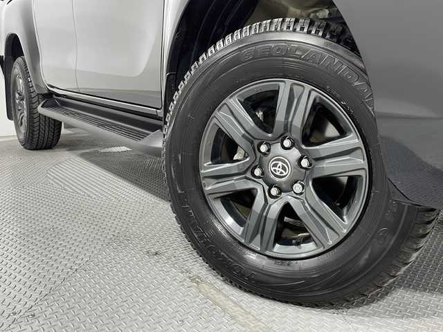 トヨタ ハイラックス Z 広島県 2024(令6)年 0.9万km アティチュードブラックマイカ 純正8型ディスプレイオーディオ/パノラミックビューモニター/ハードトノカバー/ベッドライナー/レーダークルーズコントロール/プリクラッシュセーフティ/レーンディパーチャーアラート/クリアランスソナー/デジタルインナーミラー型ドラレコ/リヤデフロック/トランスファーレバー/LEDヘッドランプ/オートライト/ETC2.0
