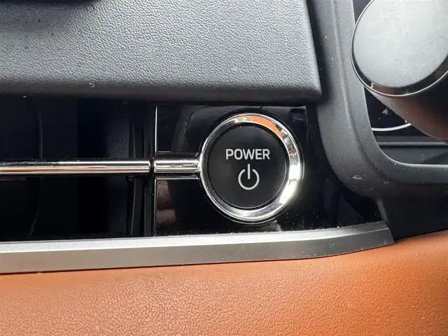 三菱 アウトランダー ＰＨＥＶ P 愛媛県 2021(令3)年 4.1万km クリスタルホワイト 〇BOSEサウンド/〇純正スマホ連携ナビ/〇フルセグTV/〇ビルトインETC2.0/〇4WD/〇ワンオーナー/〇マルチアラウンドモニター/〇ワイヤレス充電 /〇USBポート/〇レーダークルーズコントロール/〇車線維持支援機能/〇衝突被害軽減ブレーキシステム/〇踏み間違い衝突防止アシスト/〇車線逸脱警報システム/〇車線逸脱防止支援機能/〇ふらつき警報/〇前方衝突予測警報/〇標識認識システム/〇後側方衝突被害防止支援システム/〇後側方車両検知警報システム/〇後退時車両検知警報システム/〇キーレスオペレーションキー/〇パワースイッチ/〇ハンズフリーパワーバックドア/〇セミアニリン本革シート/〇全後席シートヒーター/〇メモリーPシート/〇リフレッシュ機能付/〇ルーフレール/〇パワーゲート/〇LEDヘッドランプ/〇LEDフロントフォグランプ/〇LEDデイタイムランニングランプ/〇純正20インチアルミホイール/〇革巻きステアリングホイール/〇ステアリングヒーター/〇左右後席独立温度調整オートエアコン/〇禁煙車