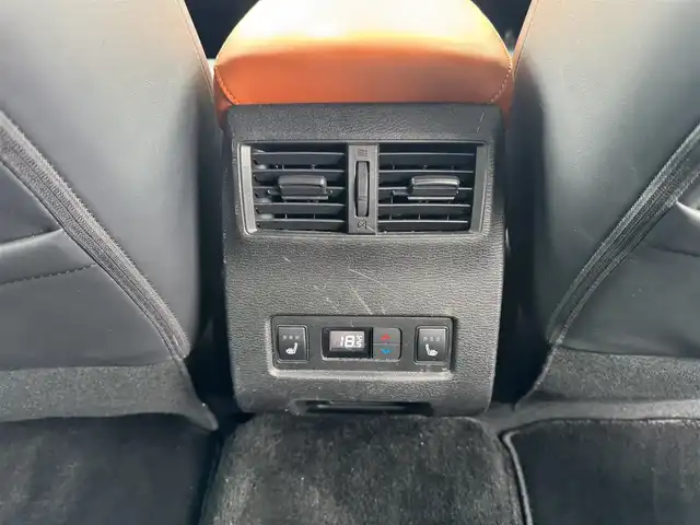 三菱 アウトランダー ＰＨＥＶ P 愛媛県 2021(令3)年 4.1万km クリスタルホワイト 〇BOSEサウンド/〇純正スマホ連携ナビ/〇フルセグTV/〇ビルトインETC2.0/〇4WD/〇ワンオーナー/〇マルチアラウンドモニター/〇ワイヤレス充電 /〇USBポート/〇レーダークルーズコントロール/〇車線維持支援機能/〇衝突被害軽減ブレーキシステム/〇踏み間違い衝突防止アシスト/〇車線逸脱警報システム/〇車線逸脱防止支援機能/〇ふらつき警報/〇前方衝突予測警報/〇標識認識システム/〇後側方衝突被害防止支援システム/〇後側方車両検知警報システム/〇後退時車両検知警報システム/〇キーレスオペレーションキー/〇パワースイッチ/〇ハンズフリーパワーバックドア/〇セミアニリン本革シート/〇全後席シートヒーター/〇メモリーPシート/〇リフレッシュ機能付/〇ルーフレール/〇パワーゲート/〇LEDヘッドランプ/〇LEDフロントフォグランプ/〇LEDデイタイムランニングランプ/〇純正20インチアルミホイール/〇革巻きステアリングホイール/〇ステアリングヒーター/〇左右後席独立温度調整オートエアコン/〇禁煙車