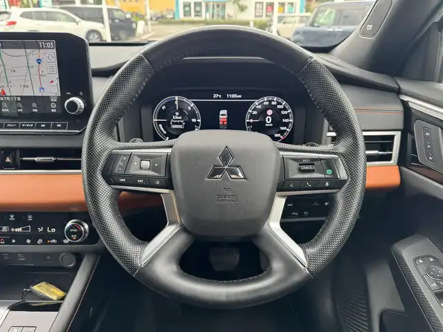 三菱 アウトランダー ＰＨＥＶ P 愛媛県 2021(令3)年 4.1万km クリスタルホワイト 〇BOSEサウンド/〇純正スマホ連携ナビ/〇フルセグTV/〇ビルトインETC2.0/〇4WD/〇ワンオーナー/〇マルチアラウンドモニター/〇ワイヤレス充電 /〇USBポート/〇レーダークルーズコントロール/〇車線維持支援機能/〇衝突被害軽減ブレーキシステム/〇踏み間違い衝突防止アシスト/〇車線逸脱警報システム/〇車線逸脱防止支援機能/〇ふらつき警報/〇前方衝突予測警報/〇標識認識システム/〇後側方衝突被害防止支援システム/〇後側方車両検知警報システム/〇後退時車両検知警報システム/〇キーレスオペレーションキー/〇パワースイッチ/〇ハンズフリーパワーバックドア/〇セミアニリン本革シート/〇全後席シートヒーター/〇メモリーPシート/〇リフレッシュ機能付/〇ルーフレール/〇パワーゲート/〇LEDヘッドランプ/〇LEDフロントフォグランプ/〇LEDデイタイムランニングランプ/〇純正20インチアルミホイール/〇革巻きステアリングホイール/〇ステアリングヒーター/〇左右後席独立温度調整オートエアコン/〇禁煙車