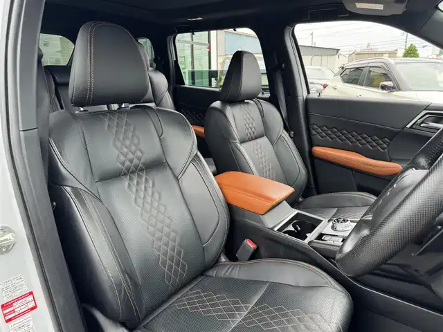 三菱 アウトランダー ＰＨＥＶ P 愛媛県 2021(令3)年 4.1万km クリスタルホワイト 〇BOSEサウンド/〇純正スマホ連携ナビ/〇フルセグTV/〇ビルトインETC2.0/〇4WD/〇ワンオーナー/〇マルチアラウンドモニター/〇ワイヤレス充電 /〇USBポート/〇レーダークルーズコントロール/〇車線維持支援機能/〇衝突被害軽減ブレーキシステム/〇踏み間違い衝突防止アシスト/〇車線逸脱警報システム/〇車線逸脱防止支援機能/〇ふらつき警報/〇前方衝突予測警報/〇標識認識システム/〇後側方衝突被害防止支援システム/〇後側方車両検知警報システム/〇後退時車両検知警報システム/〇キーレスオペレーションキー/〇パワースイッチ/〇ハンズフリーパワーバックドア/〇セミアニリン本革シート/〇全後席シートヒーター/〇メモリーPシート/〇リフレッシュ機能付/〇ルーフレール/〇パワーゲート/〇LEDヘッドランプ/〇LEDフロントフォグランプ/〇LEDデイタイムランニングランプ/〇純正20インチアルミホイール/〇革巻きステアリングホイール/〇ステアリングヒーター/〇左右後席独立温度調整オートエアコン/〇禁煙車