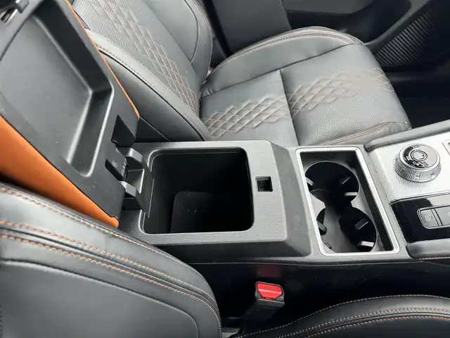 三菱 アウトランダー ＰＨＥＶ P 愛媛県 2021(令3)年 4.1万km クリスタルホワイト 〇BOSEサウンド/〇純正スマホ連携ナビ/〇フルセグTV/〇ビルトインETC2.0/〇4WD/〇ワンオーナー/〇マルチアラウンドモニター/〇ワイヤレス充電 /〇USBポート/〇レーダークルーズコントロール/〇車線維持支援機能/〇衝突被害軽減ブレーキシステム/〇踏み間違い衝突防止アシスト/〇車線逸脱警報システム/〇車線逸脱防止支援機能/〇ふらつき警報/〇前方衝突予測警報/〇標識認識システム/〇後側方衝突被害防止支援システム/〇後側方車両検知警報システム/〇後退時車両検知警報システム/〇キーレスオペレーションキー/〇パワースイッチ/〇ハンズフリーパワーバックドア/〇セミアニリン本革シート/〇全後席シートヒーター/〇メモリーPシート/〇リフレッシュ機能付/〇ルーフレール/〇パワーゲート/〇LEDヘッドランプ/〇LEDフロントフォグランプ/〇LEDデイタイムランニングランプ/〇純正20インチアルミホイール/〇革巻きステアリングホイール/〇ステアリングヒーター/〇左右後席独立温度調整オートエアコン/〇禁煙車