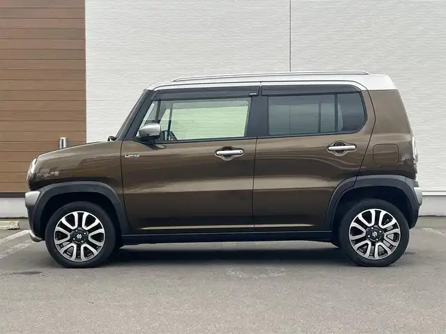 スズキ ハスラー Jスタイル Ⅲ 秋田県 2018(平30)年 4.7万km ブレイブカーキパール/スチールシルバー ４WD/衝突軽減システム/純正SDナビ（DVD/CD/BT）/フルセグ/全方位モニター/スズキ純正15インチアルミ（夏タイヤ装着）/スマートキー/アイドリングストップ/プッシュスタート/レーンキープアシスト/ダウンヒルアシストコントロール/ステアリングスイッチ/前席シートヒーター/ビルトインETC/ルーフレール/純正フロアマット/純正ドアバイザー/オートライト/オートエアコン/パワーステアリング/パワーウィンドウ/横滑り防止/盗難防止装置/寒冷地仕様/電動格納ウィンカーミラー/保証書/取扱説明書/記録簿/スペアキー×１