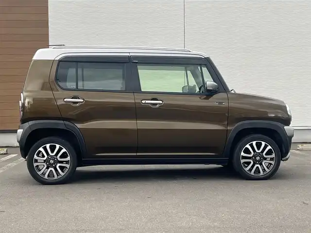 スズキ ハスラー Jスタイル Ⅲ 秋田県 2018(平30)年 4.7万km ブレイブカーキパール/スチールシルバー ４WD/衝突軽減システム/純正SDナビ（DVD/CD/BT）/フルセグ/全方位モニター/スズキ純正15インチアルミ（夏タイヤ装着）/スマートキー/アイドリングストップ/プッシュスタート/レーンキープアシスト/ダウンヒルアシストコントロール/ステアリングスイッチ/前席シートヒーター/ビルトインETC/ルーフレール/純正フロアマット/純正ドアバイザー/オートライト/オートエアコン/パワーステアリング/パワーウィンドウ/横滑り防止/盗難防止装置/寒冷地仕様/電動格納ウィンカーミラー/保証書/取扱説明書/記録簿/スペアキー×１