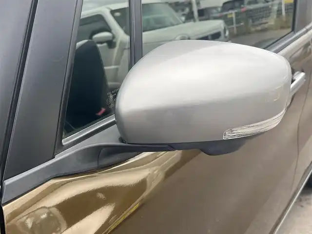 スズキ ハスラー Jスタイル Ⅲ 秋田県 2018(平30)年 4.7万km ブレイブカーキパール/スチールシルバー ４WD/衝突軽減システム/純正SDナビ（DVD/CD/BT）/フルセグ/全方位モニター/スズキ純正15インチアルミ（夏タイヤ装着）/スマートキー/アイドリングストップ/プッシュスタート/レーンキープアシスト/ダウンヒルアシストコントロール/ステアリングスイッチ/前席シートヒーター/ビルトインETC/ルーフレール/純正フロアマット/純正ドアバイザー/オートライト/オートエアコン/パワーステアリング/パワーウィンドウ/横滑り防止/盗難防止装置/寒冷地仕様/電動格納ウィンカーミラー/保証書/取扱説明書/記録簿/スペアキー×１