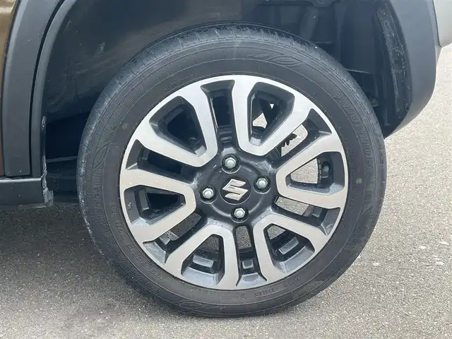 スズキ ハスラー Jスタイル Ⅲ 秋田県 2018(平30)年 4.7万km ブレイブカーキパール/スチールシルバー ４WD/衝突軽減システム/純正SDナビ（DVD/CD/BT）/フルセグ/全方位モニター/スズキ純正15インチアルミ（夏タイヤ装着）/スマートキー/アイドリングストップ/プッシュスタート/レーンキープアシスト/ダウンヒルアシストコントロール/ステアリングスイッチ/前席シートヒーター/ビルトインETC/ルーフレール/純正フロアマット/純正ドアバイザー/オートライト/オートエアコン/パワーステアリング/パワーウィンドウ/横滑り防止/盗難防止装置/寒冷地仕様/電動格納ウィンカーミラー/保証書/取扱説明書/記録簿/スペアキー×１