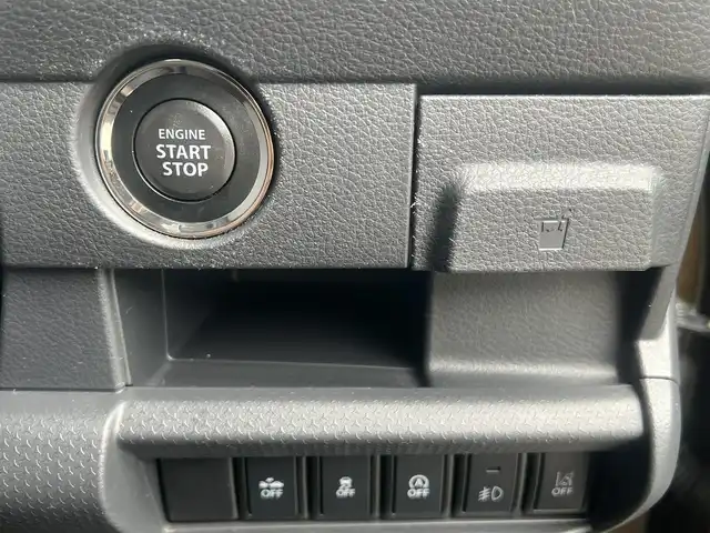 スズキ ハスラー Jスタイル Ⅲ 秋田県 2018(平30)年 4.7万km ブレイブカーキパール/スチールシルバー ４WD/衝突軽減システム/純正SDナビ（DVD/CD/BT）/フルセグ/全方位モニター/スズキ純正15インチアルミ（夏タイヤ装着）/スマートキー/アイドリングストップ/プッシュスタート/レーンキープアシスト/ダウンヒルアシストコントロール/ステアリングスイッチ/前席シートヒーター/ビルトインETC/ルーフレール/純正フロアマット/純正ドアバイザー/オートライト/オートエアコン/パワーステアリング/パワーウィンドウ/横滑り防止/盗難防止装置/寒冷地仕様/電動格納ウィンカーミラー/保証書/取扱説明書/記録簿/スペアキー×１