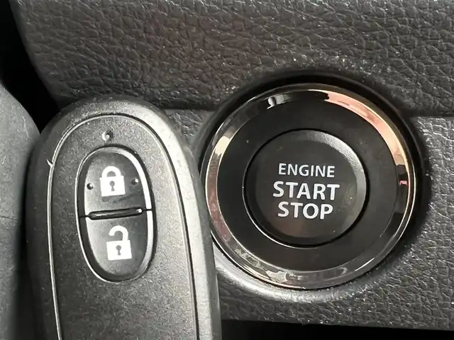 スズキ ハスラー Jスタイル Ⅲ 秋田県 2018(平30)年 4.7万km ブレイブカーキパール/スチールシルバー ４WD/衝突軽減システム/純正SDナビ（DVD/CD/BT）/フルセグ/全方位モニター/スズキ純正15インチアルミ（夏タイヤ装着）/スマートキー/アイドリングストップ/プッシュスタート/レーンキープアシスト/ダウンヒルアシストコントロール/ステアリングスイッチ/前席シートヒーター/ビルトインETC/ルーフレール/純正フロアマット/純正ドアバイザー/オートライト/オートエアコン/パワーステアリング/パワーウィンドウ/横滑り防止/盗難防止装置/寒冷地仕様/電動格納ウィンカーミラー/保証書/取扱説明書/記録簿/スペアキー×１