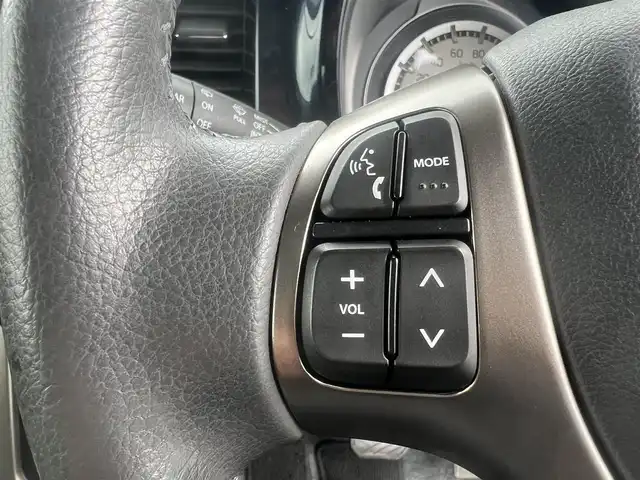 スズキ ハスラー Jスタイル Ⅲ 秋田県 2018(平30)年 4.7万km ブレイブカーキパール/スチールシルバー ４WD/衝突軽減システム/純正SDナビ（DVD/CD/BT）/フルセグ/全方位モニター/スズキ純正15インチアルミ（夏タイヤ装着）/スマートキー/アイドリングストップ/プッシュスタート/レーンキープアシスト/ダウンヒルアシストコントロール/ステアリングスイッチ/前席シートヒーター/ビルトインETC/ルーフレール/純正フロアマット/純正ドアバイザー/オートライト/オートエアコン/パワーステアリング/パワーウィンドウ/横滑り防止/盗難防止装置/寒冷地仕様/電動格納ウィンカーミラー/保証書/取扱説明書/記録簿/スペアキー×１